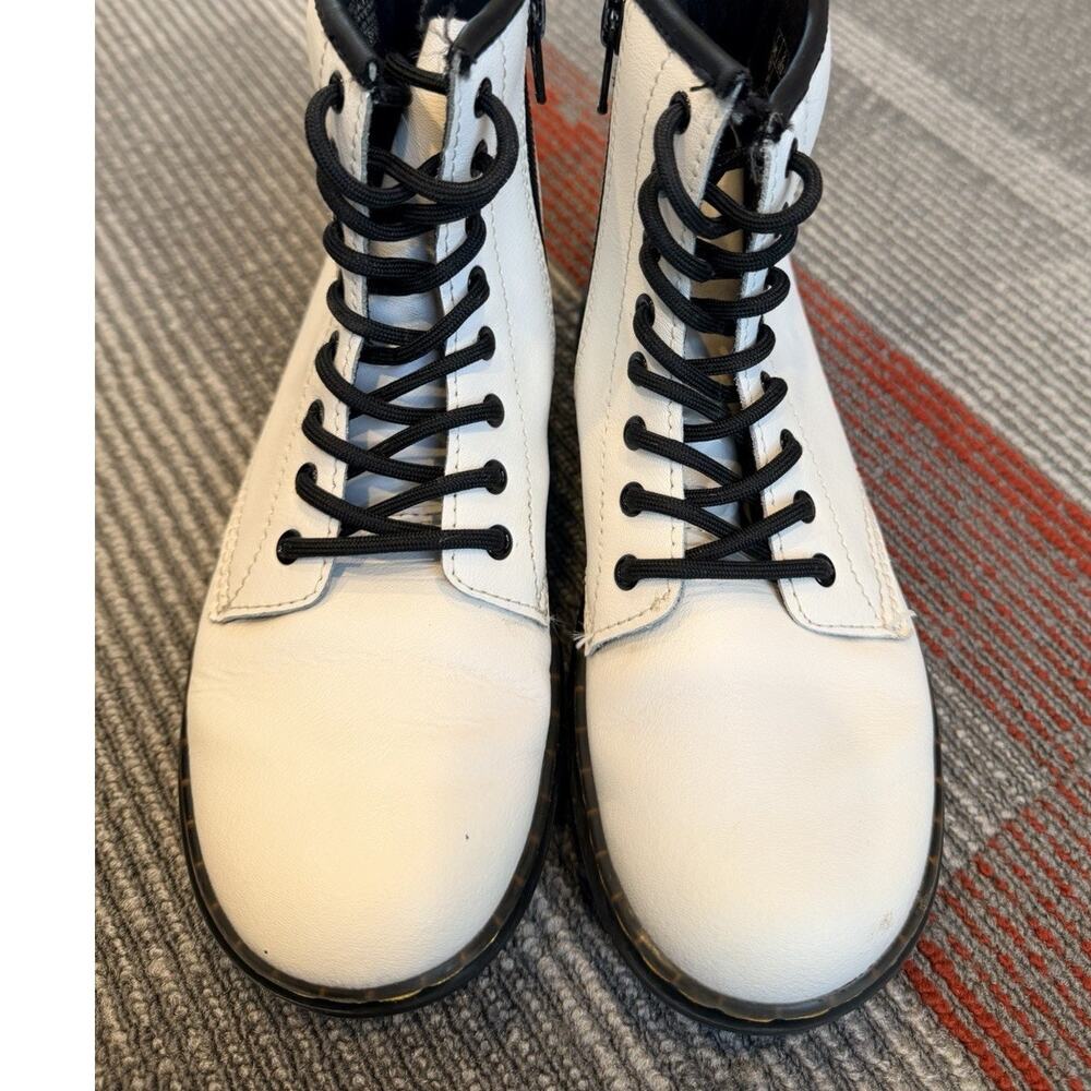 Doc Dr. Martens Girls Zavala Y2K J AW004 Lace Up Combat Boot White Size 2 Youth